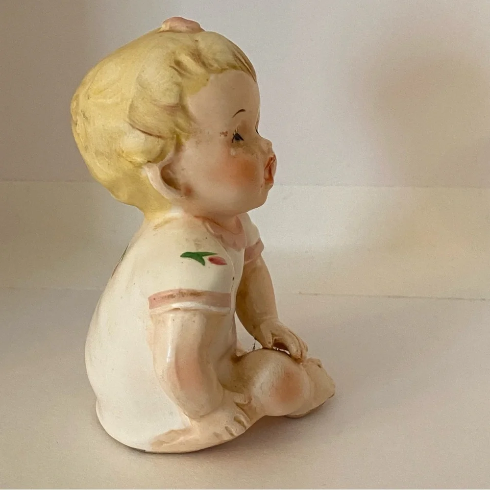 N/A vintage sitting